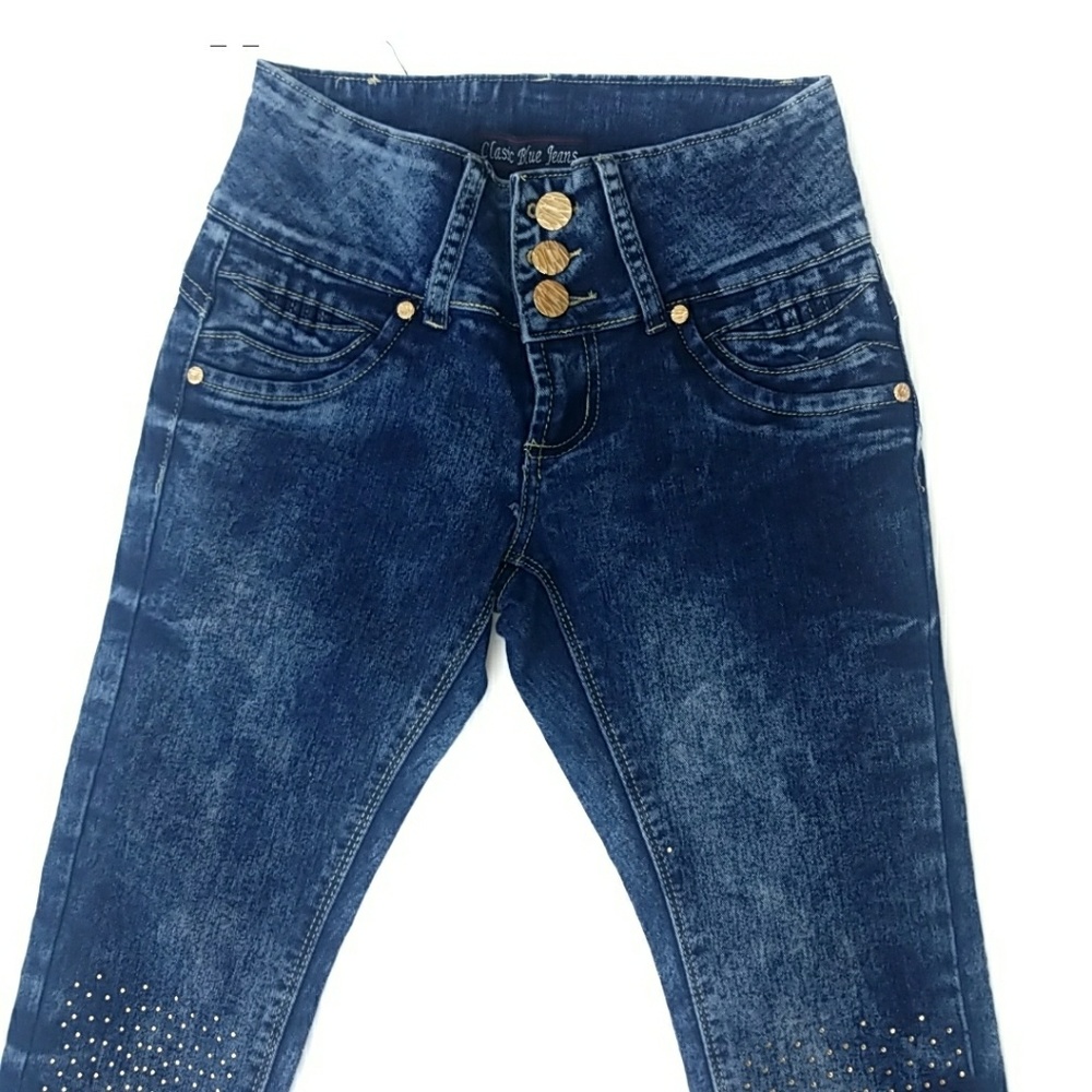 Jeans with a pop of sparkle - Picture 2 of 8